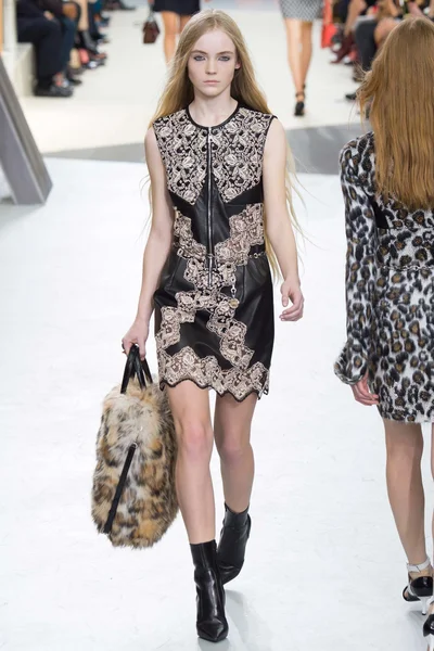 Look 27